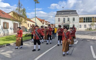 Maibaumaufstellen in Absdorf